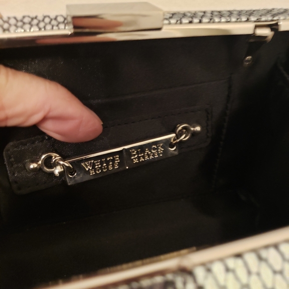 WHITE/HOUSE/BLACK/MARKET chain/multi lengths 6.5" wide 4"tall clutch 25.00 OFF - Picture 2 of 5